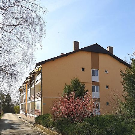 To Apartman Gunarasfuerdo Dombóvár Exteriör bild