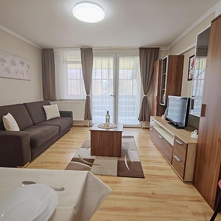 To Apartman Gunarasfuerdo Dombóvár Exteriör bild