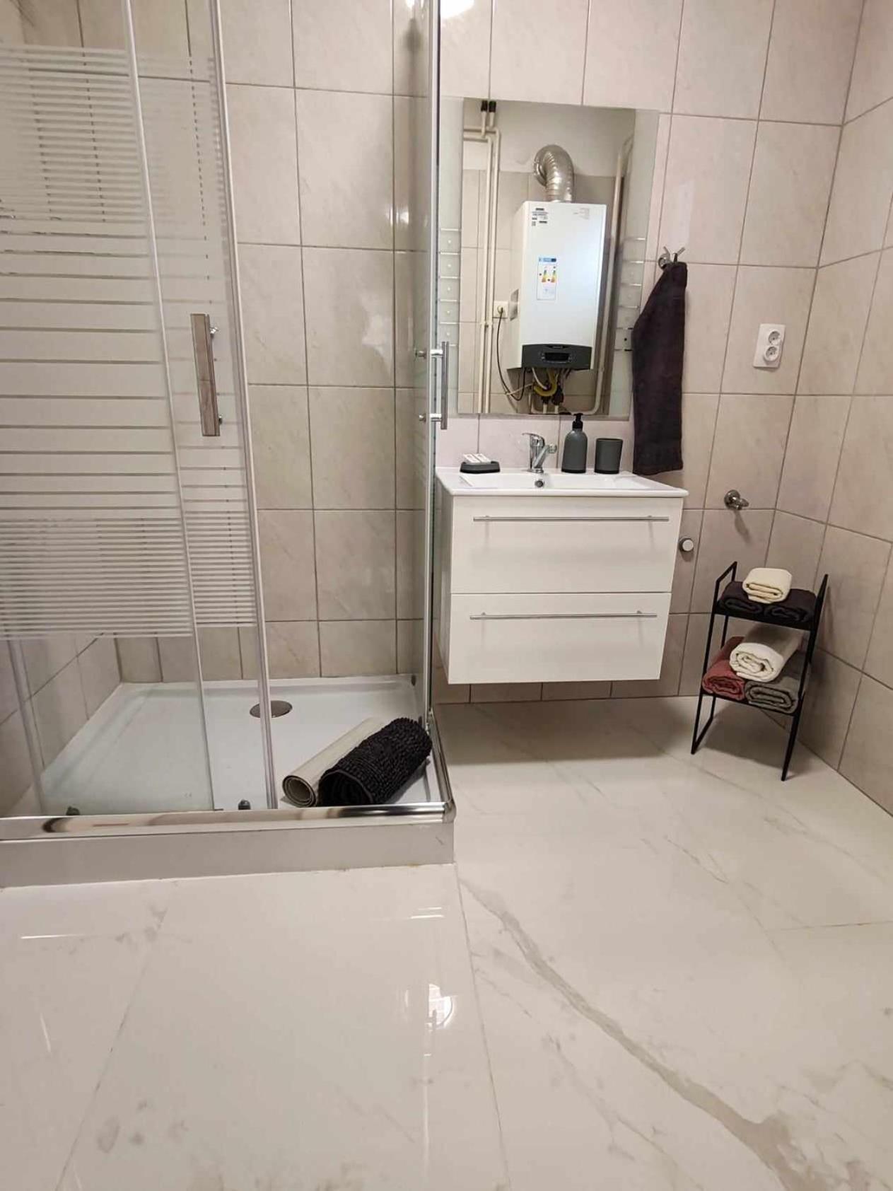 To Apartman Gunarasfuerdo Dombóvár Exteriör bild