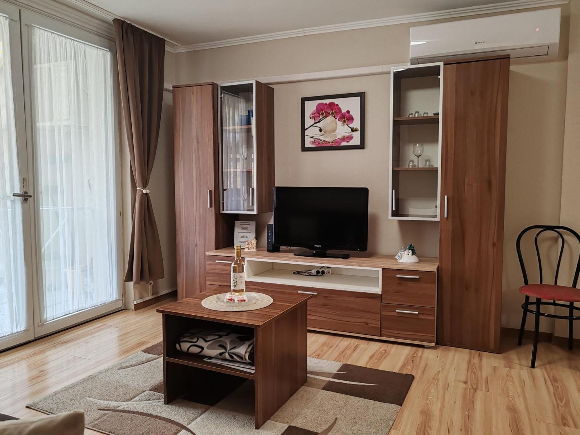To Apartman Gunarasfuerdo Dombóvár Exteriör bild