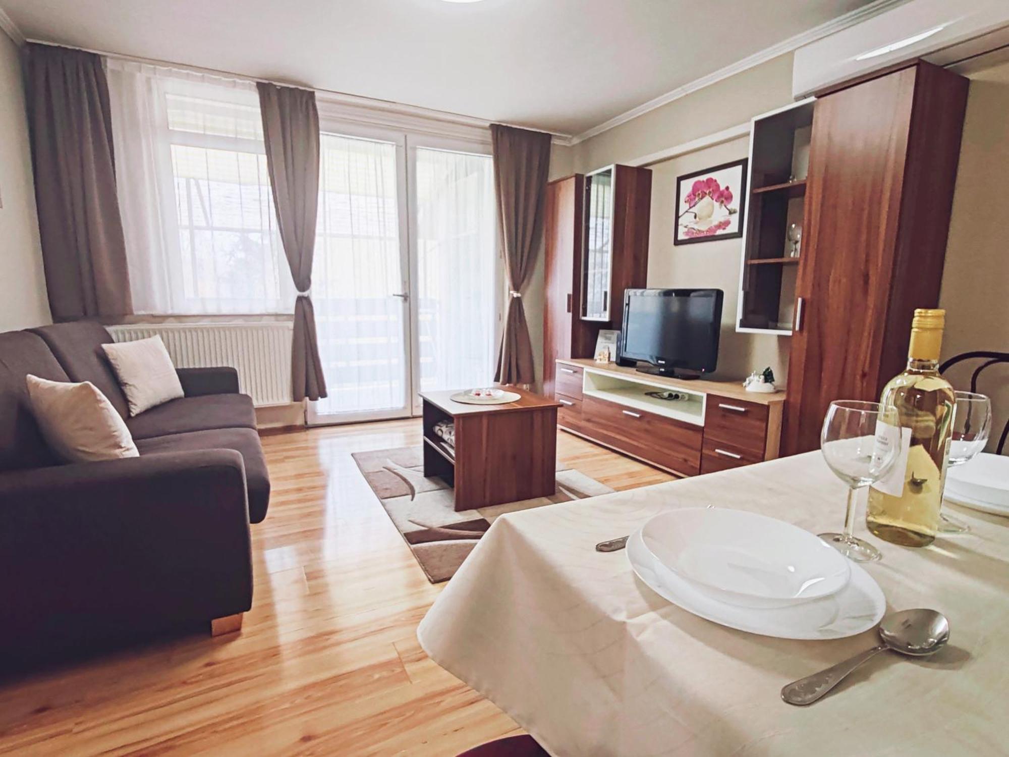 To Apartman Gunarasfuerdo Dombóvár Exteriör bild